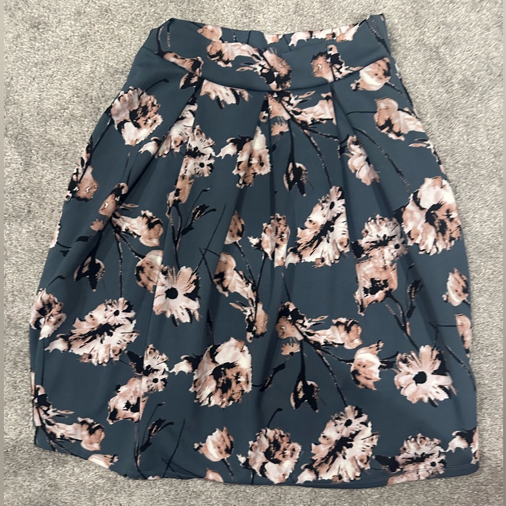 Chic Floral A-Line Skirt in Black and Pink